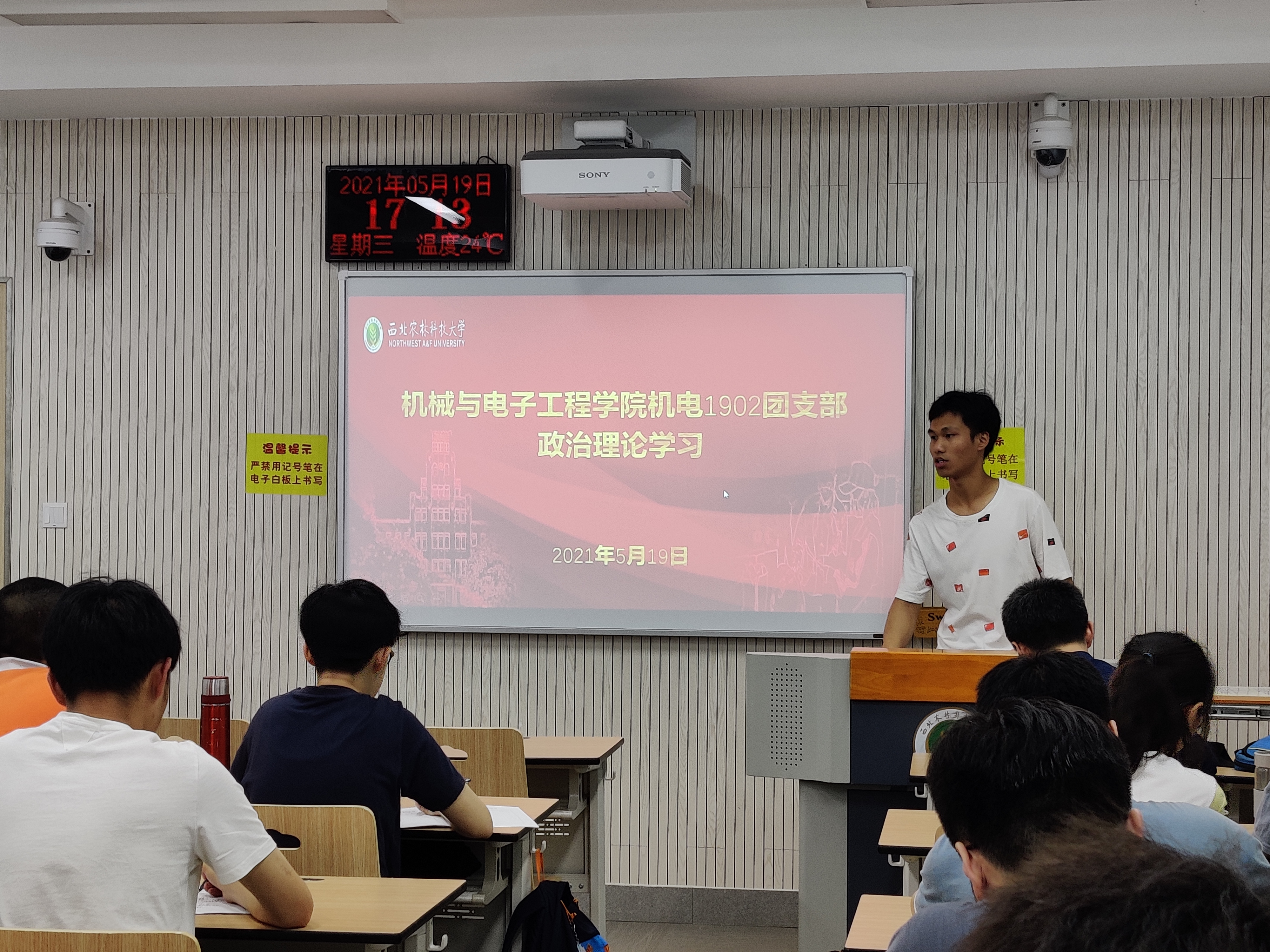 3e9ff9e008564af1a48b864ce5b7616f.jpg 3e9ff9e008564af1a48b864ce5b7616f.jpg